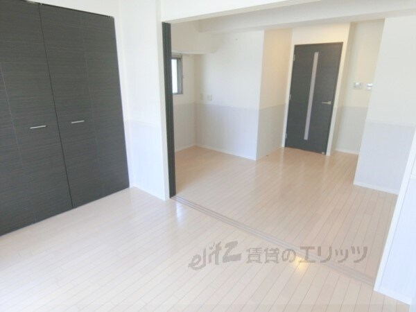 物件内観写真2　(洋室)