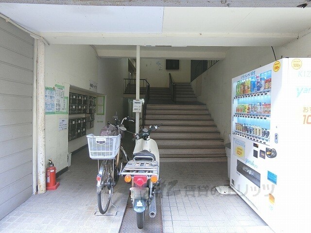 物件内観写真3　(エントランス)