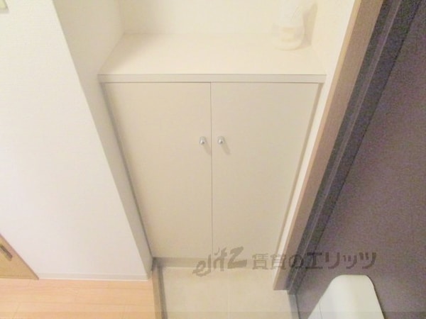玄関(下駄箱)