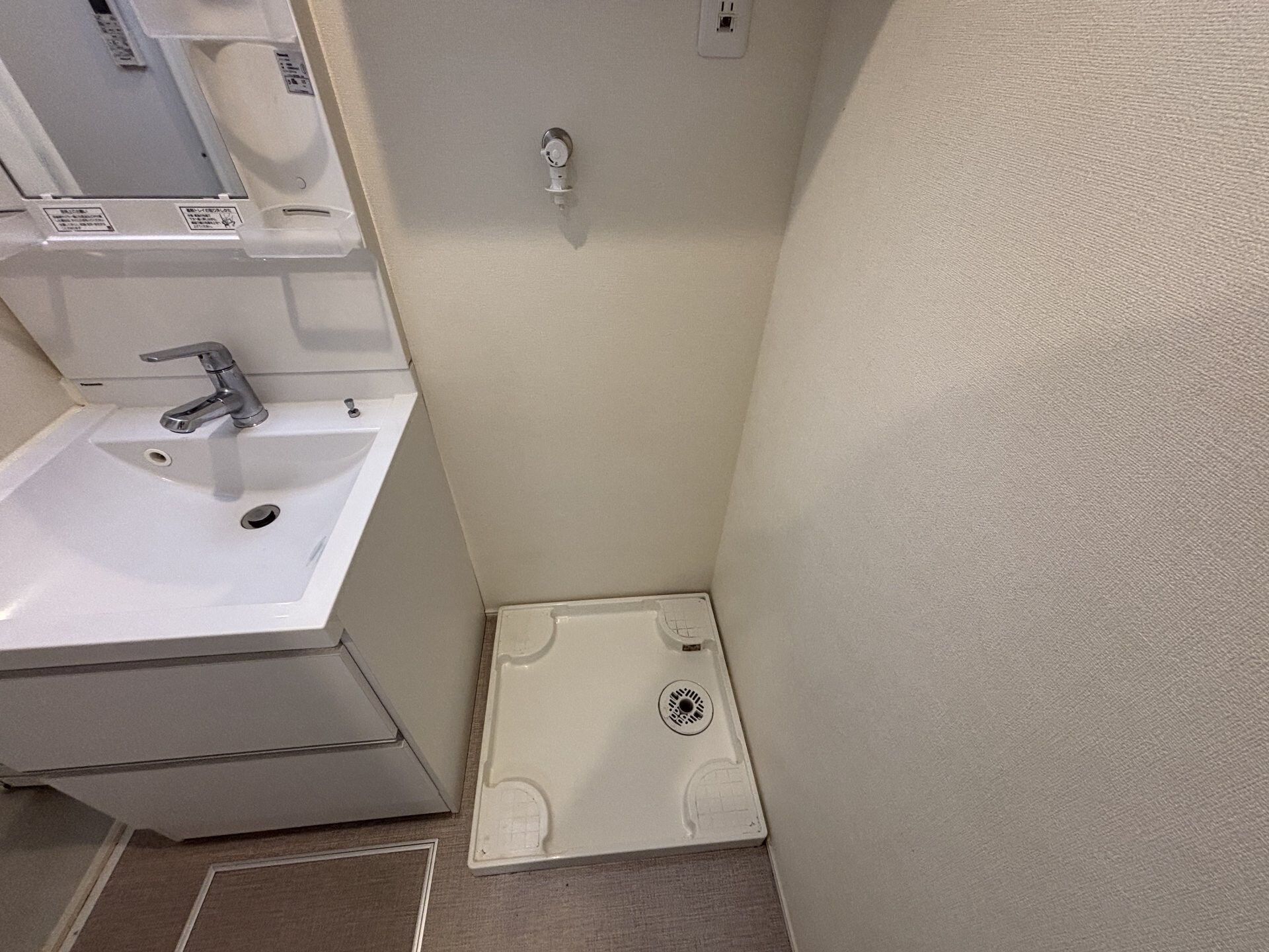 物件内観写真11　(洗濯機置き場)