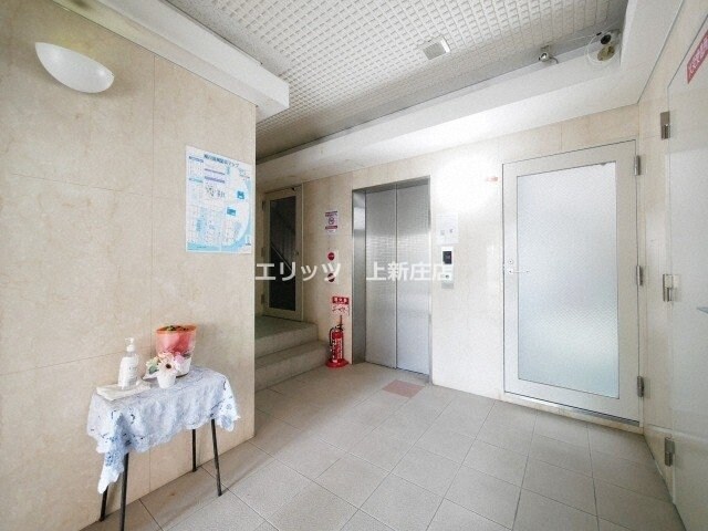 物件内観写真4　(エントランス)