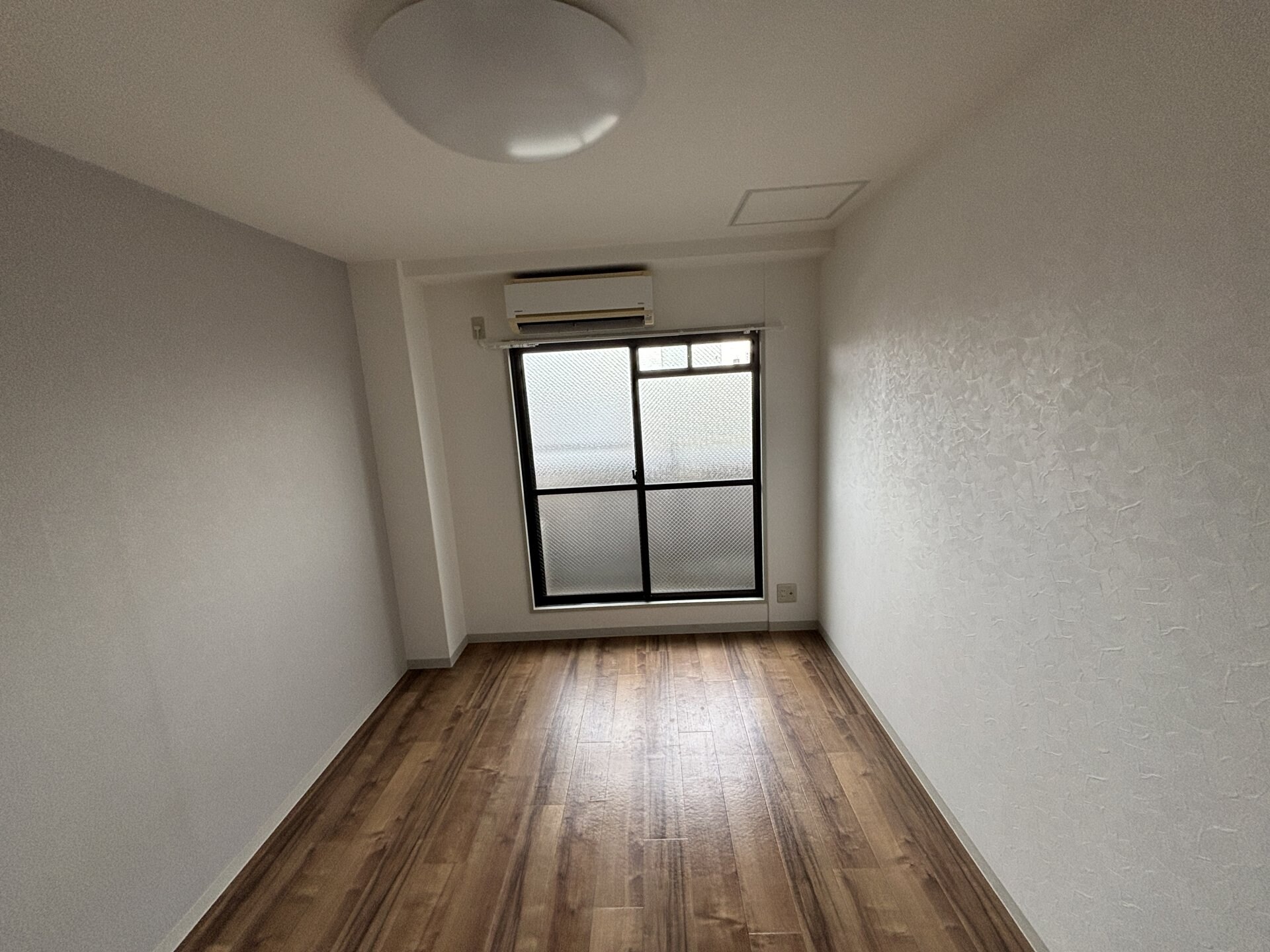 物件内観写真2　(リビング/居室)