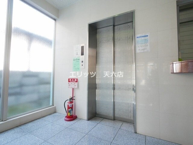 物件内観写真7　(エントランス)