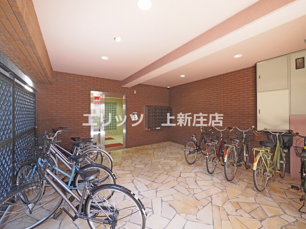 物件内観写真4　(駐輪場)