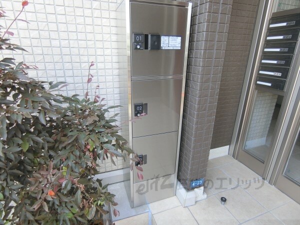 玄関(宅配ボックス)