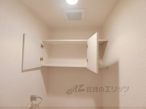 トイレ(収納上部)