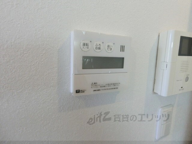 物件内観写真23　(給湯器リモコン)