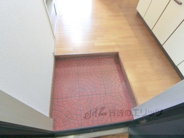 物件内観写真5　(玄関)