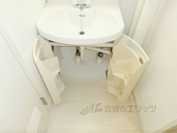 バス／シャワールーム等(収納下部)