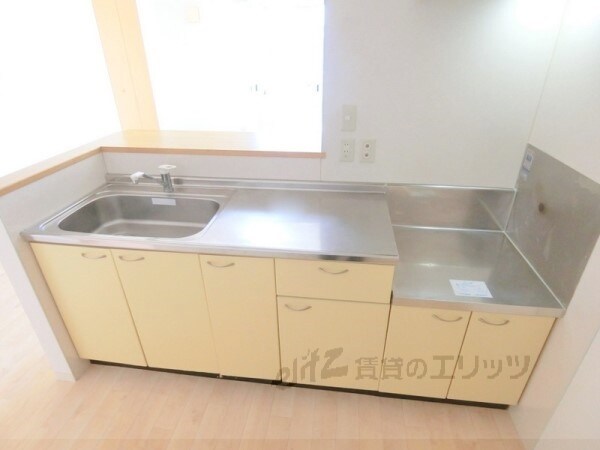 キッチン(収納下部)