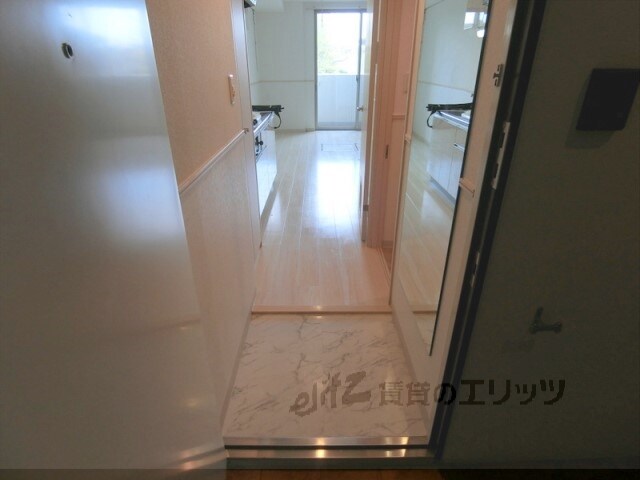 物件内観写真11　(玄関)