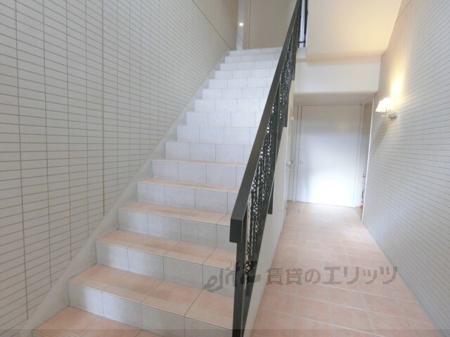物件内観写真4　(階段)