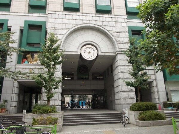 その他(中央区立日本橋図書館[950m])