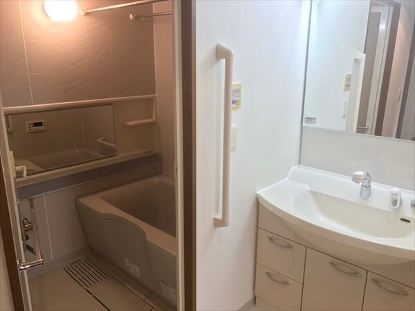 洗面(※リノベーション実施済みのお部屋もございます。)