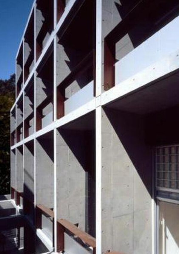 エントランス(外観正面口)