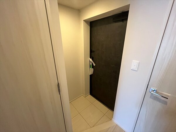 玄関(同別部屋)