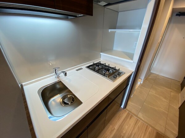キッチン(実際の床の色はホワイトタイプ。)