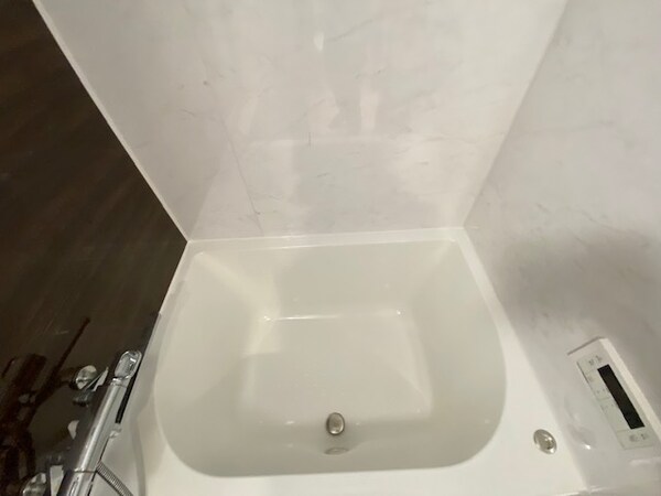 バス／シャワールーム等(実際の床の色はホワイトタイプ。)