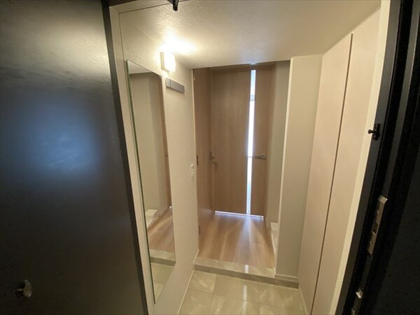 玄関(同間取り別部屋)