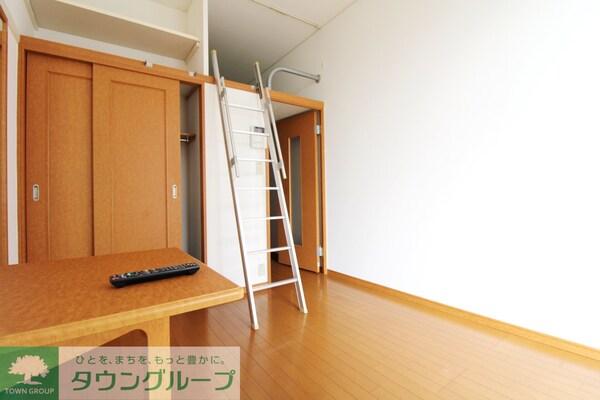 寝室(同シリーズ)