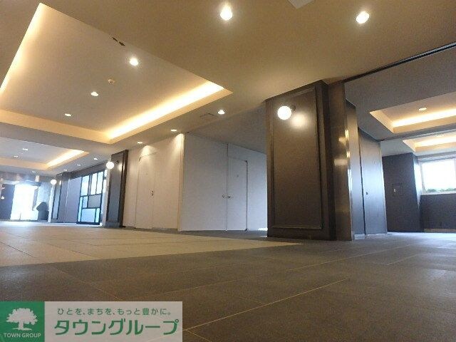 物件内観写真5　(1Ｆエントランスホールです)