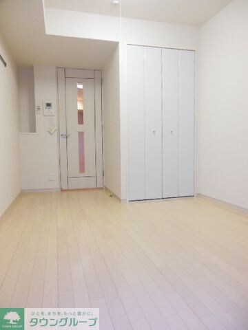 物件内観写真2　(6.0帖のホワイトフローリング)