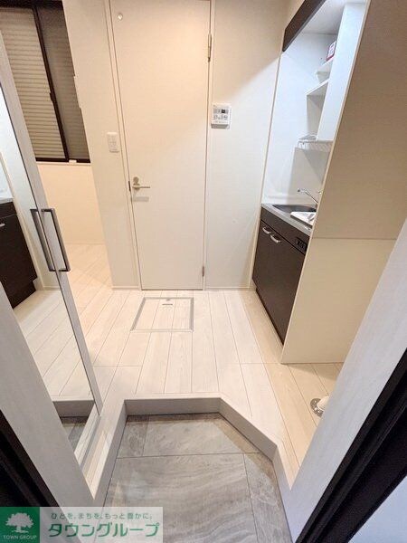 物件内観写真3　(玄関)