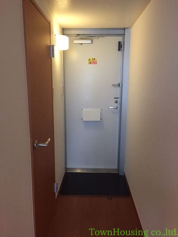 玄関(仕様・設備は現況と異なる場合があります。現況優先。)