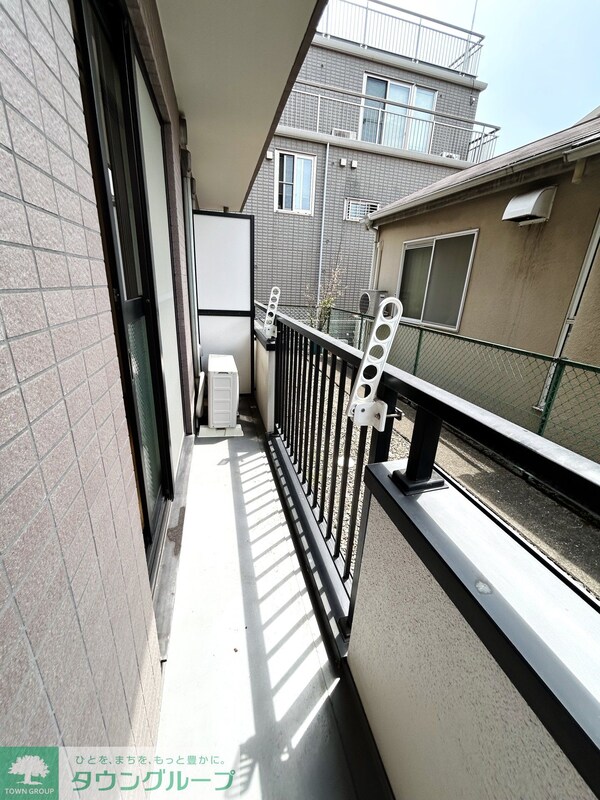バルコニー(高台に建っているので明るめなお部屋です♪)