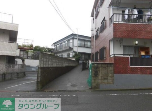 エントランス(部屋探しは株式会社　タウンハウジング　までお気軽にお問合せ…)