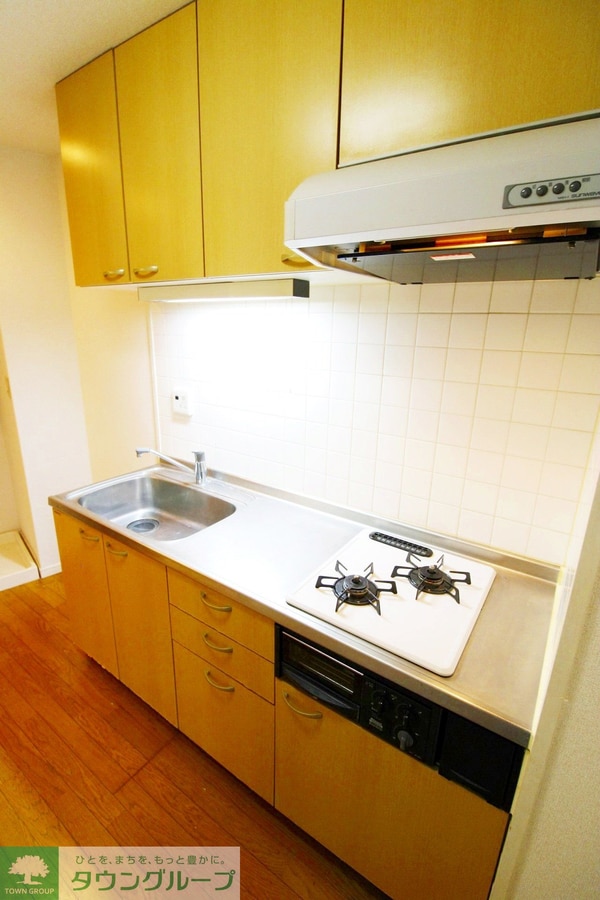 キッチン(高台に建っているので明るめなお部屋です♪)