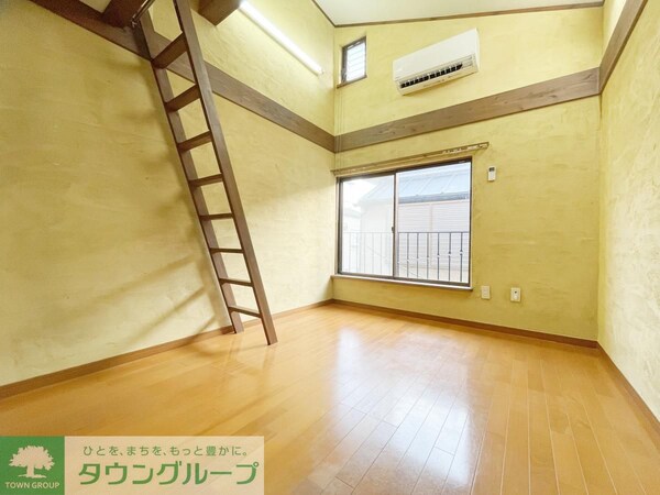 リビング・居室(★ロフト付きの開放的なお部屋です★)