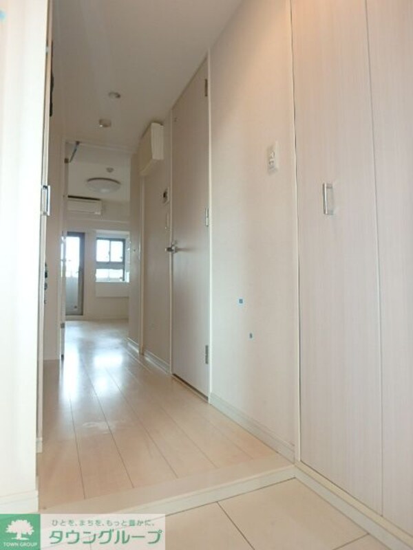 玄関(人感センサー照明付の玄関！)