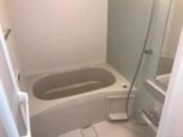 バス／シャワールーム等(反転参考写真)