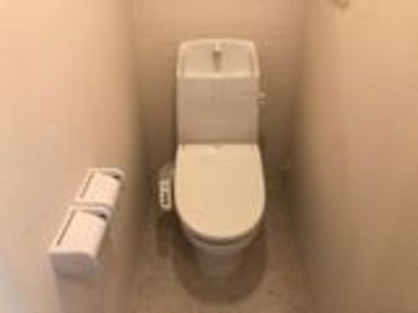 トイレ(反転参考写真)