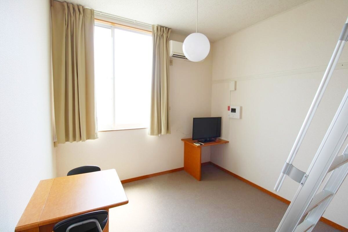 物件内観写真2　(リビング)