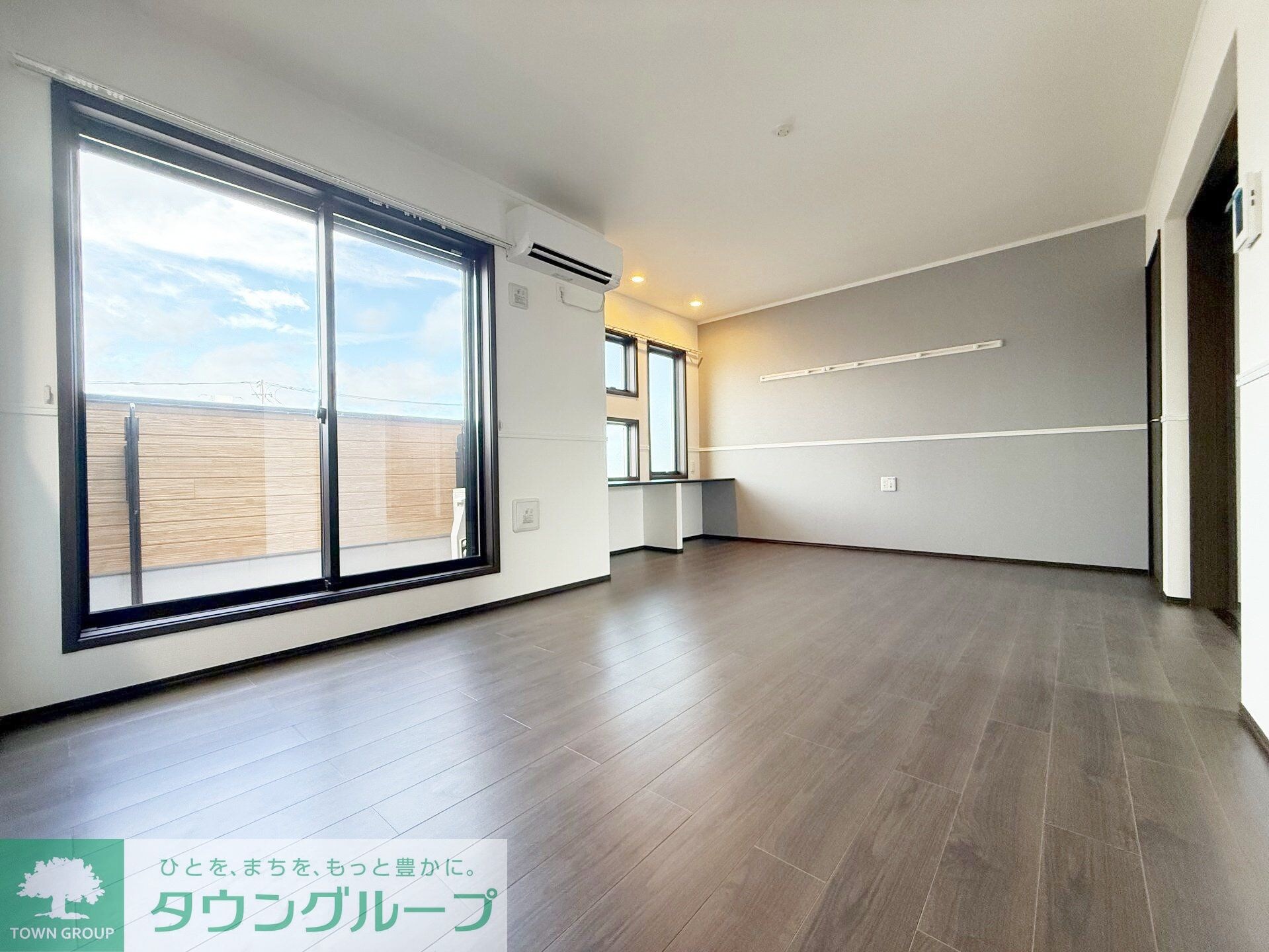 物件内観写真2　(リビング/居室)