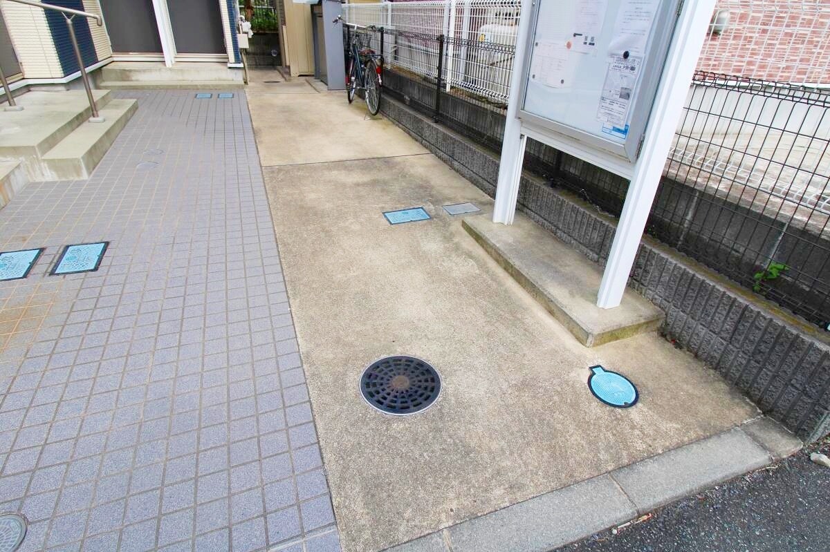 物件内観写真5　(駐輪場)