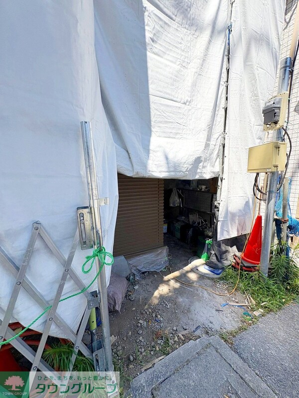 エントランス(駐車場)