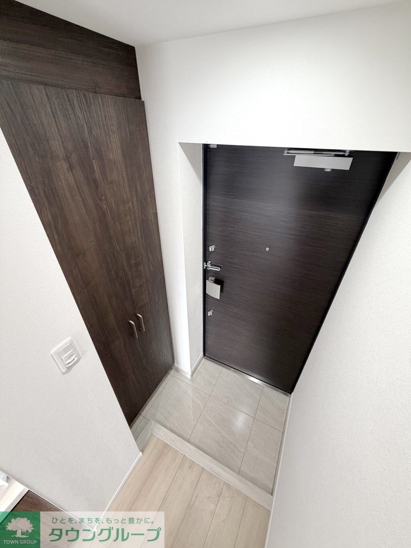 物件内観写真10　(玄関)