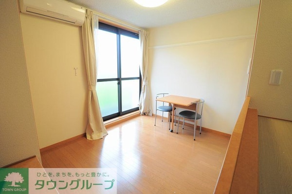 リビング・居室(設備・仕様は号室により異なる為、現況を優先致します。)