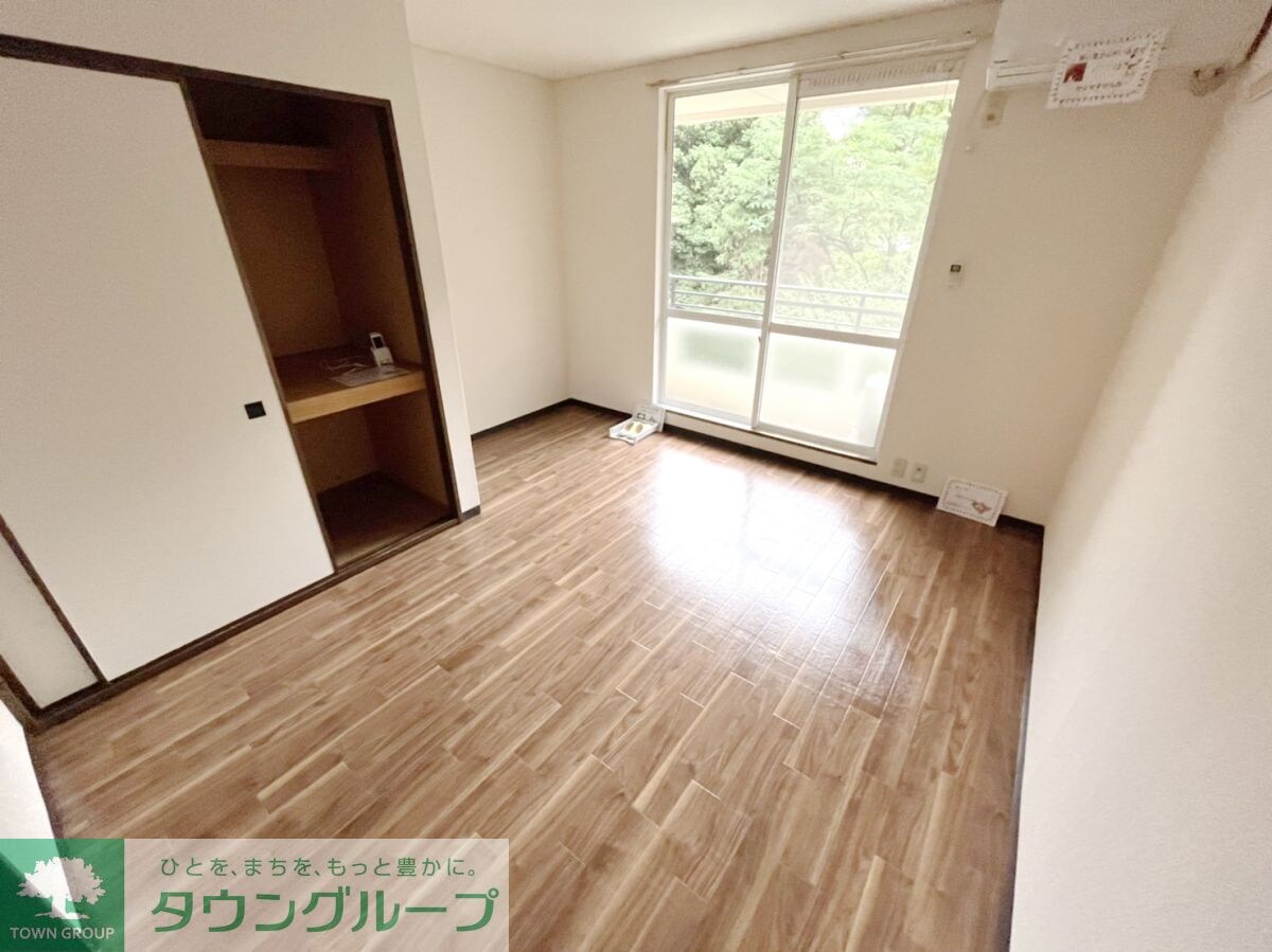 物件内観写真4　(リビング/居室)