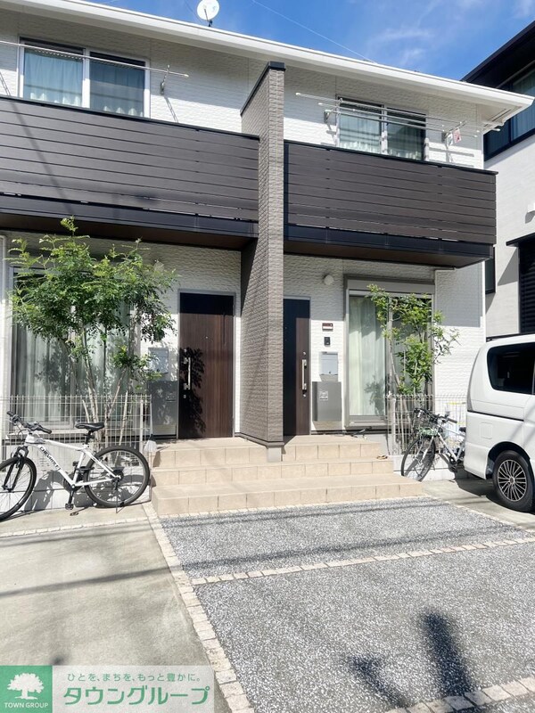 エントランス(駐車場)