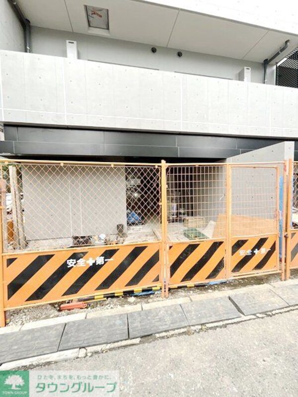 エントランス(駐車場)