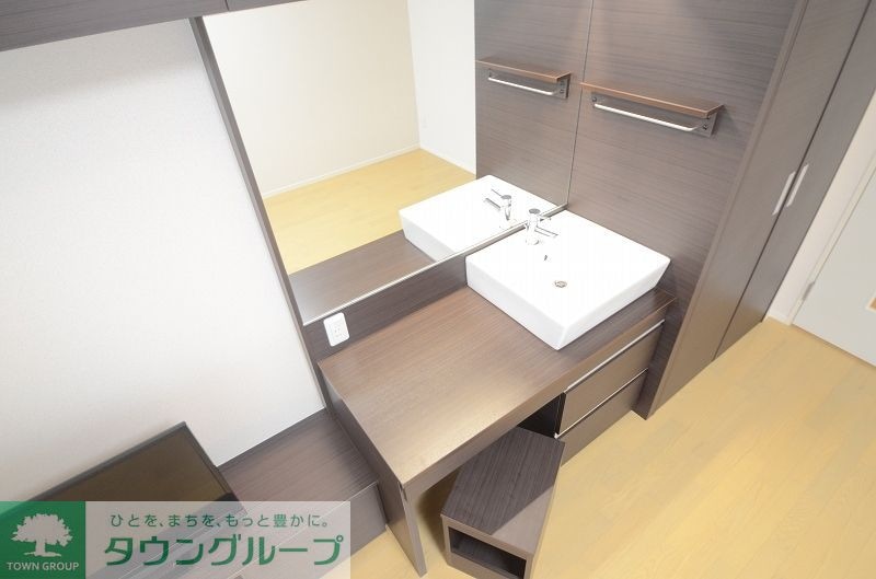 物件内観写真9　(独立洗面台付き)