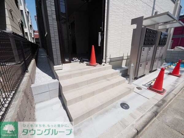 エントランス(駐車場)