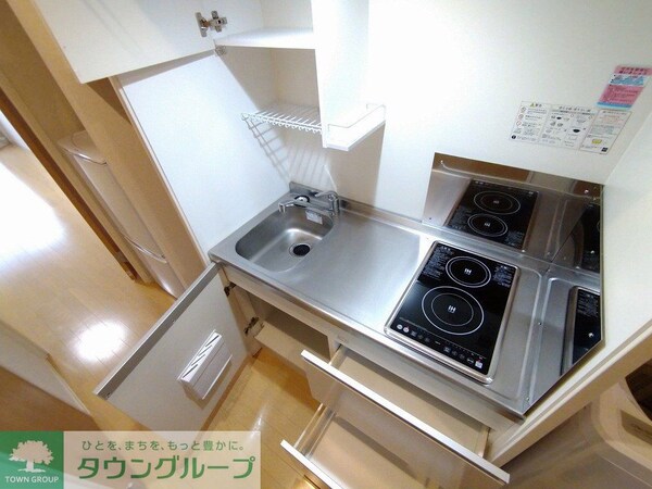 キッチン(シンク広く、収納も多数あります♪)
