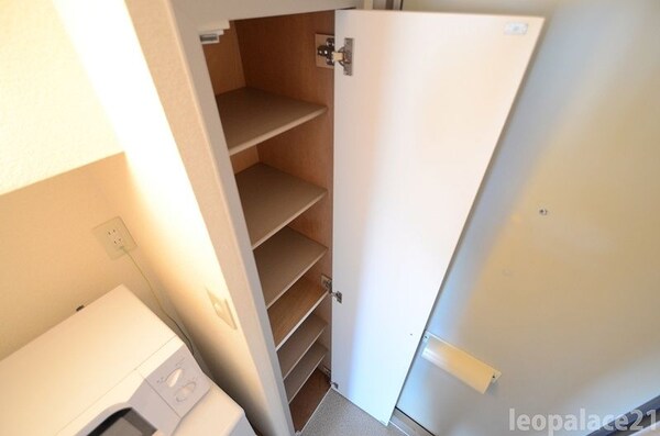 玄関(同タイプ部屋の写真となり設備等は現況と異なる場合があります。)