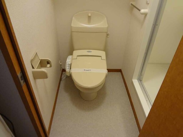 トイレ(同タイプ部屋の写真となり設備等は現況と異なる場合があります。)