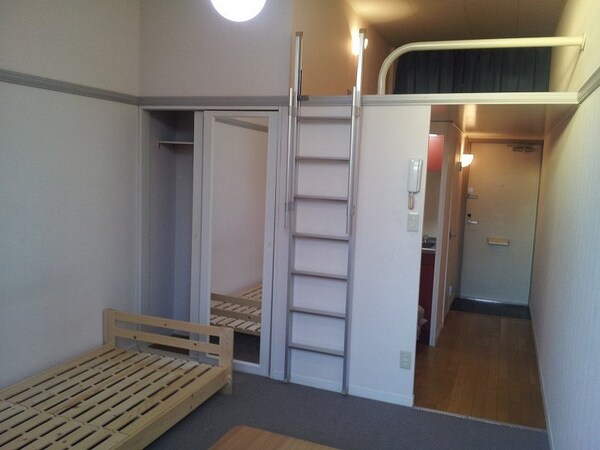 リビング・居室(部屋によって家具家電の有無や床の仕様が異なります)